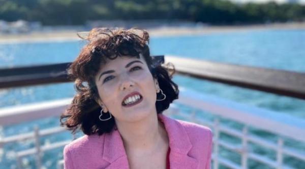 dintr un scaun cu rotile rodica mitu ridica moralul celor in picioare 7 iunie e despre lalele galbene dor zambete si lumina colega noastra ar fi implinit 35 de ani