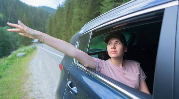 10 trucuri care te ajuta sa racoresti masina in lipsa aerului conditionat