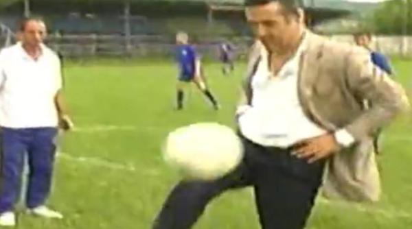 imagini rare cu gigi becali in timp ce isi arata talentele fotbalistice clipul a facut inconjurul internetului video viral