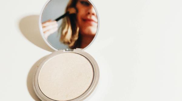 un consilier prezidential leaga toxinele din cosmetice detergenti si ambalaje de cancer in timp ne fac rau si ne vom intreba de ce ni se intampla