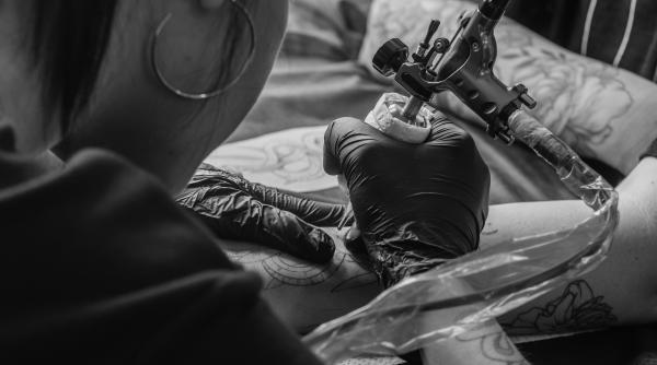 ce trebuie sa stii inainte de primul tatuaj teodora baciu tattoo artist zona pe care nu ar trebui sa o tatuezi niciodata video