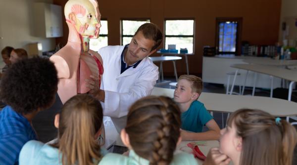 vrei sa nu ajungi la spital invata asta in scoala nu e educatie sexuala e educatie sa nu mori prea devreme