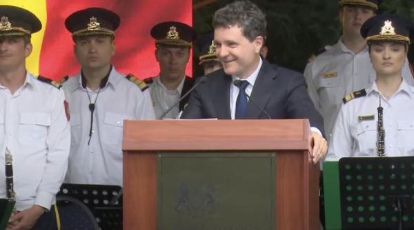 nicusor dan faza tare la ambasada regatului unit al marii britanii si al irlandei de nord ce a taiat de pe discursul pe care l a citit video