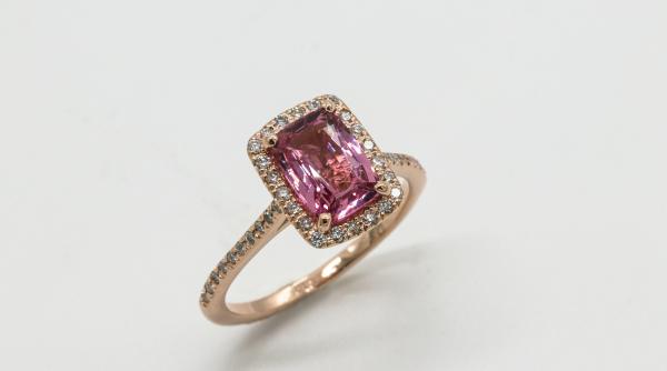 un diamant care ar fi apartinut mariei antoaneta a fost vandut cu o suma colosala de ce este atat de special