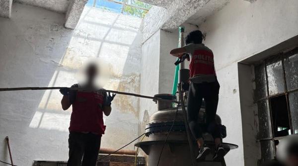 unul dintre cele mai mari laboratoare de droguri sintetice din romania gasit la brasov doua persoane arestate