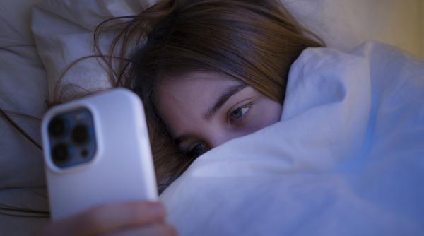 lumina de la telefon iti strica creierul si provoaca depresie