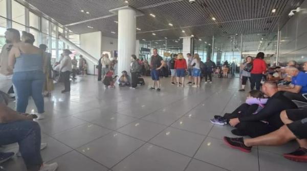 vacanta de vis transformata intr un cosmar pentru sute de romani aeronava e in service turistii asteapta pe aeroport