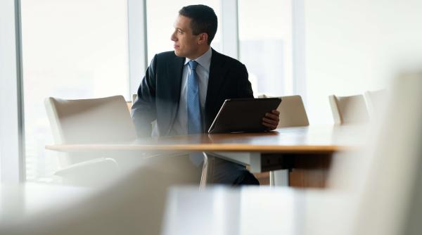 un angajat si a dat in judecata sefa dupa ce aceasta i a reprosat ca face prea des greseli decizia judecatorului