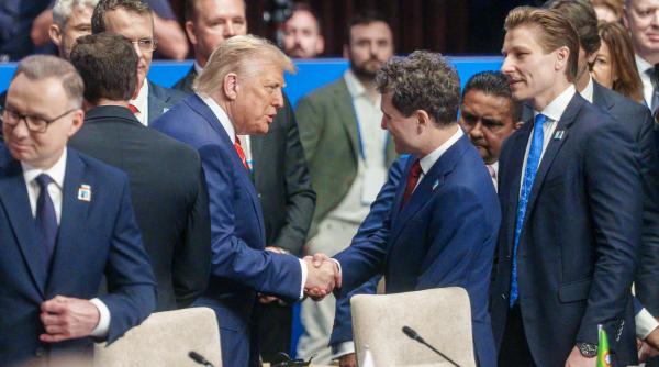 nicusor dan si donald trump fata in fata la summitul nato cei doi presedinti au dat mana video