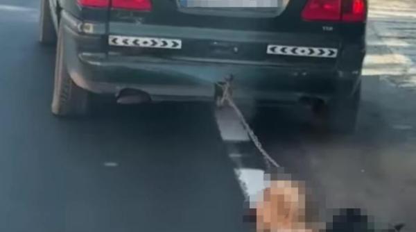 video socant din dolj un tanar a fost filmat in timp ce tara doi caini legati cu un lant de masina