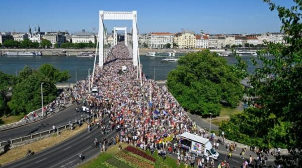 palma pentru viktor orban un miting interzis pentru drepturile lgbtq s a transformat intr o demonstratie de masa impotriva guvernului foto