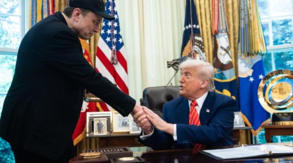 donald trump declara ca va examina posibilitatea expulzarii lui elon musk