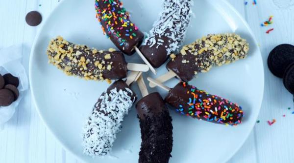 inghetata cu banane ciocolata si capsuni reteta perfecta pentru copii si adulti