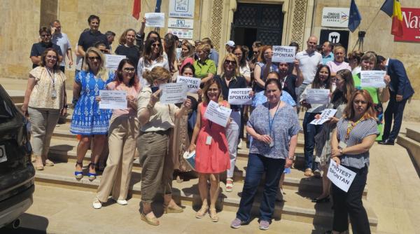 protest spontan la consiliul concurentei angajatii anunta manifestatii zilnice suntem nemultumiti de scaderea cuantumului sporurilor