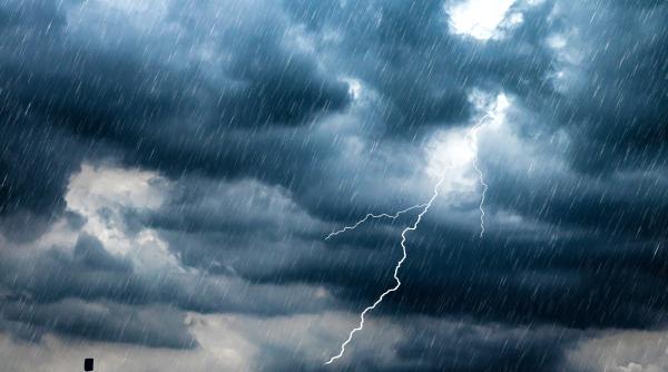 europa lovita de haos meteorologic canicula cedeaza locul furtunilor violente si inundatiilor