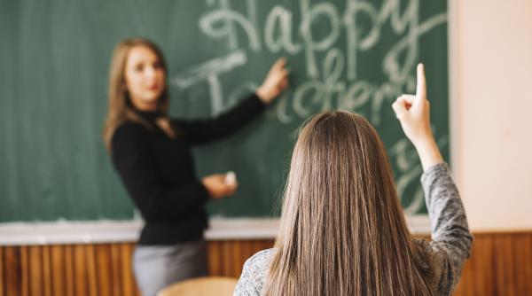 opreste dictarea porneste gandirea de ce e nevoie urgenta de profesori care pun intrebari