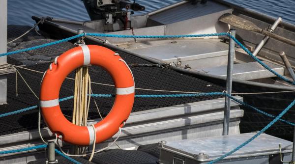 interventie de urgenta pe dunare o barca cu 12 persoane la bord implicata intr un incident