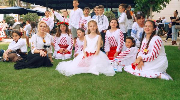 de la manuale carate cu valiza la clase pline de copii scoala romaneasca din cipru locul unde dorul de tara prinde glas partea 1
