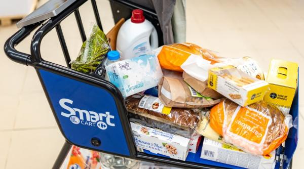 carrefour lanseaza in premiera smart cart primul carucior inteligent din romania