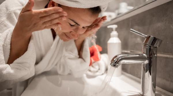 dermatologii avertizeaza rutinele de ingrijire de pe retelele de socializare sunt exagerate la ce trebuie sa renunti