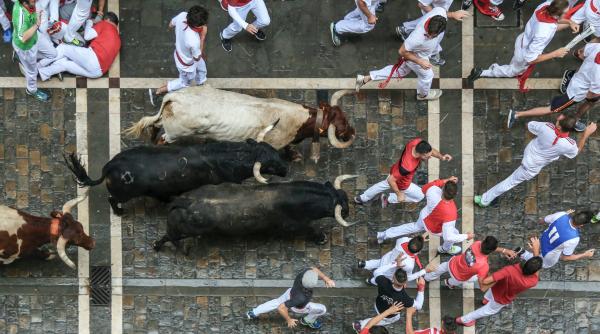 noi persoane ranite la pamplona in spania de taurii eliberati pe strazi