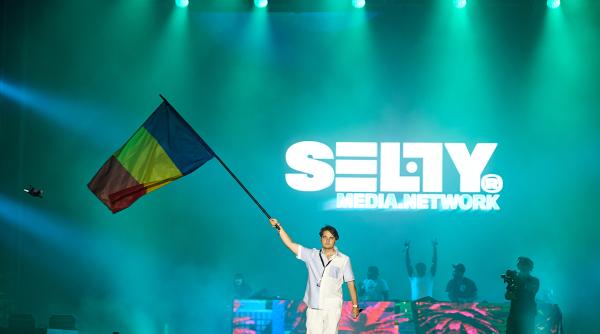 cati bani au spart oamenii care au mers la beach please