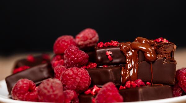 bomboane cu zmeura si ciocolata o reteta ieftina si delicioasa