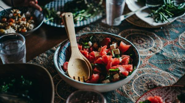 fara rosii fara castraveti salata ideala pentru o cina usoara de vara cu doar 3 ingrediente