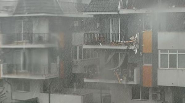 femeie din otopeni ucisa in propria casa in timpul furtunii de joi de tiglele de pe un bloc vecin foto video