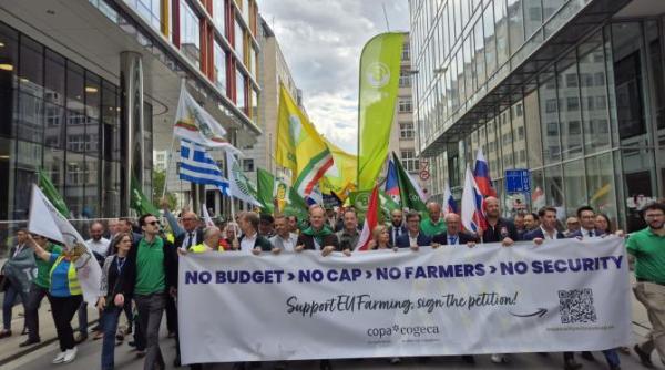 fermierii ii dedica un cantec ursulei von der leyen protest fata de reforma pac si noul buget al ue video