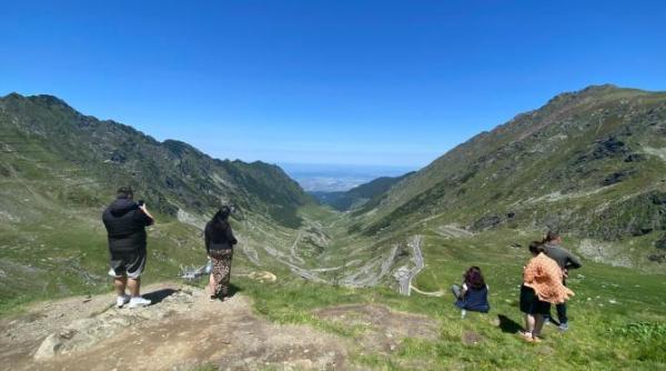 cum a ajuns sa fie promovat turismul romanesc chiar nu mai avem altceva de aratat video