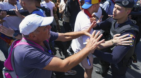 incidente la victoriei protestatarii forteaza accesul si incearca sa paralizeze traficul guvernul romaniei inconjurat de scutieri
