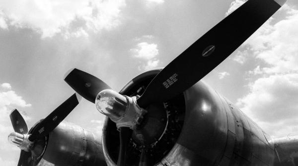 cel putin 19 morti si sute de raniti dupa ce un avion al fortelor aeriene s a prabusit intr un campus