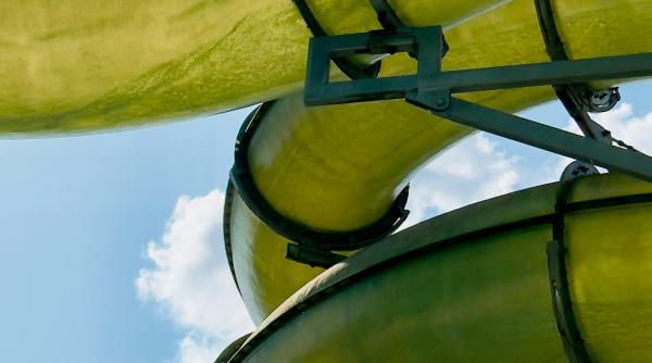 o fetita a murit dupa ce a alunecat intr un tobogan cu apa