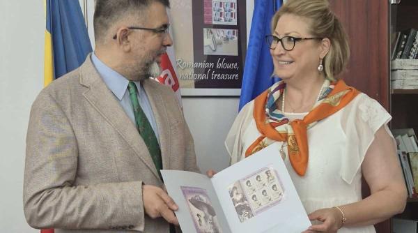 timbrul postal romanesc sarbatorit de robert cazanciuc si romfilatelia