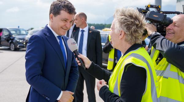 cine l a insotit pe nicusor dan in austria a atras toate privirile