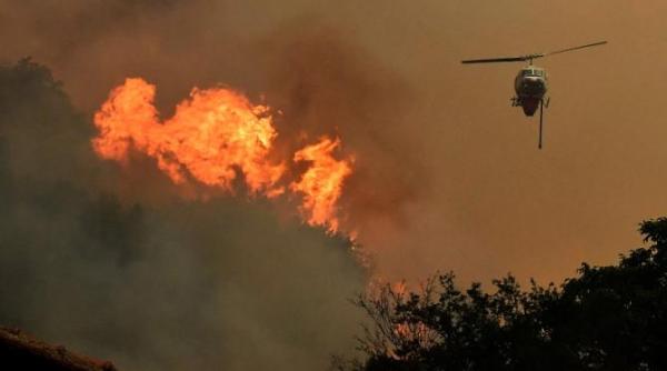 incendiile de vegetatie cuprind balcanii mii de persoane evacuate si locuinte distruse de flacari