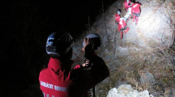 turist prabusit pe un traseu montan salvat la timp de un echipaj salvamont alba