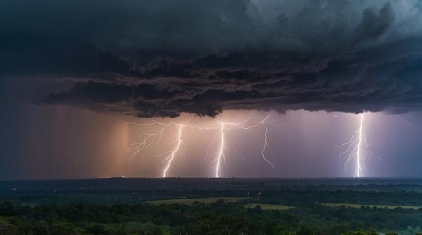 codul rosu de vijelii se extinde localitatile vizate de fenomenele meteo extreme grindina de marimea unui ou de porumbel foto update