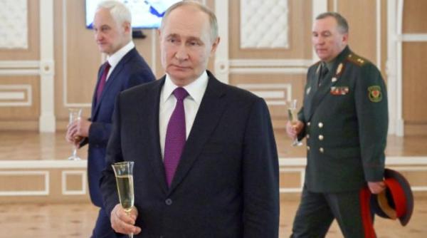 de ce a anulat putin parada de ziua marinei pentru prima data in istorie ce a facut in schimb liderul rus video