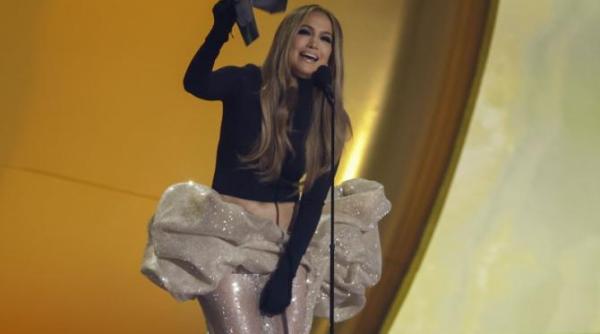 jennifer lopez nu se astepta la asta in bucuresti moment bizar devenit viral video