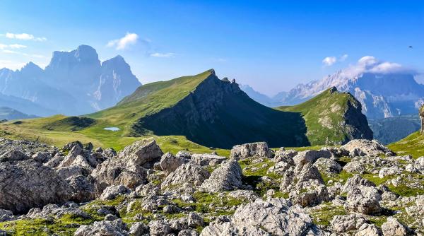 clipe de groaza in dolomiti stanci uriase s au prabusit pe monte pelmo si cima falkner excursionisti evacuati trasee inchise