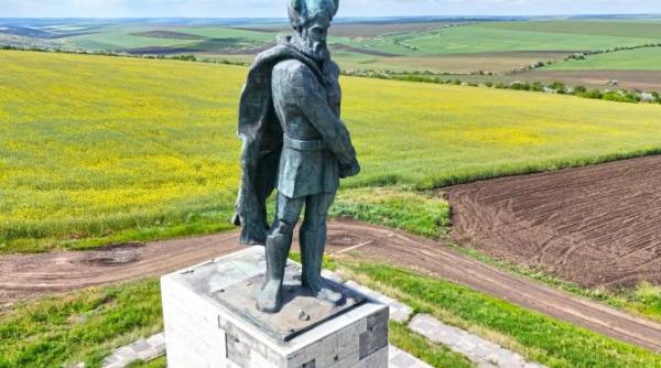 statuia lui ioan voda cel viteaz de la roscani va fi consolidata si restaurata