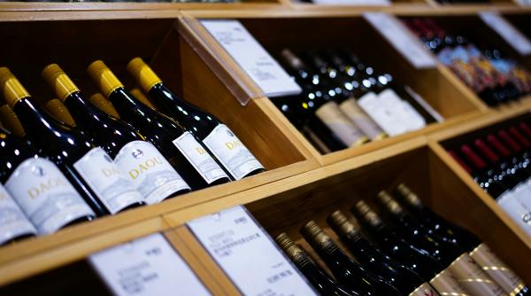 lovitura pentru vinurile si spirtoasele europene sua impune un tarif de 15prc din 1 august