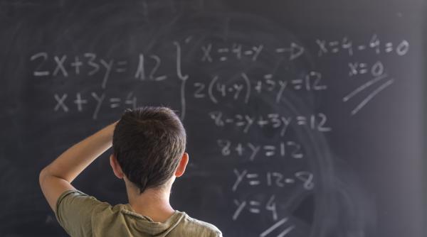 se schimba examenul de bacalaureat si evaluare nationala la matematica semnalul tras de un lider academic