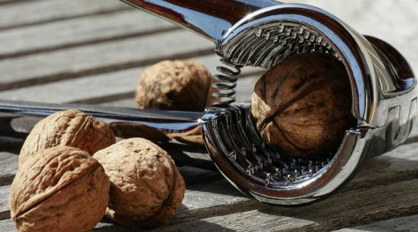 de ce ar trebui sa inmoi nucile inainte de a le consuma truc foarte bun pentru digestie
