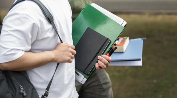 de ce nu apar universitatile romanesti in marile clasamente internationale solutia ministrului daniel david video