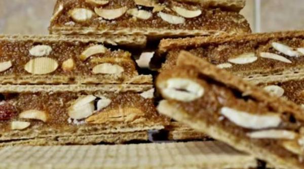 desertul care a cucerit spania alaj o delicatesa cu miere nuci si napolitane