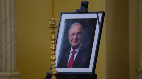 cine este preasfintitul parinte timotei prahoveanul cel care tine slujbele pentru ion iliescu