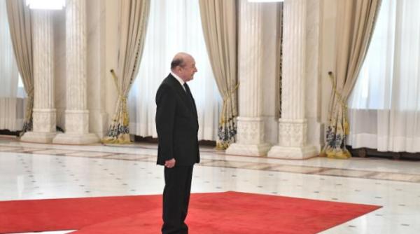 gestul autentic facut de traian basescu la catafalcul lui ion iliescu video foto